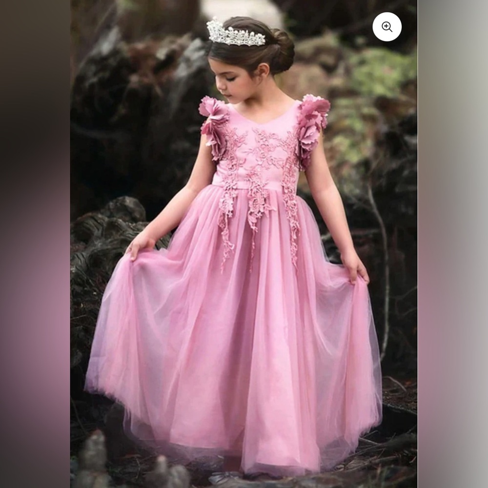 Beautiful formal dress! Great for flower girls!